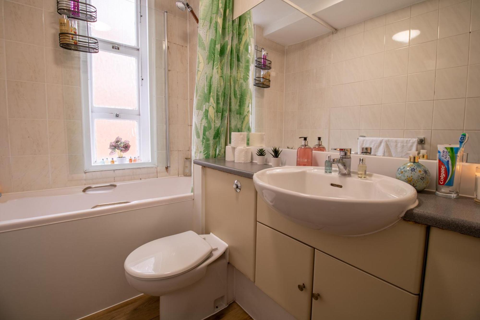Cosy 2-Bedroom Apartment In Mayfair 8Cb - 4Th Floor No Elevator Londra Esterno foto