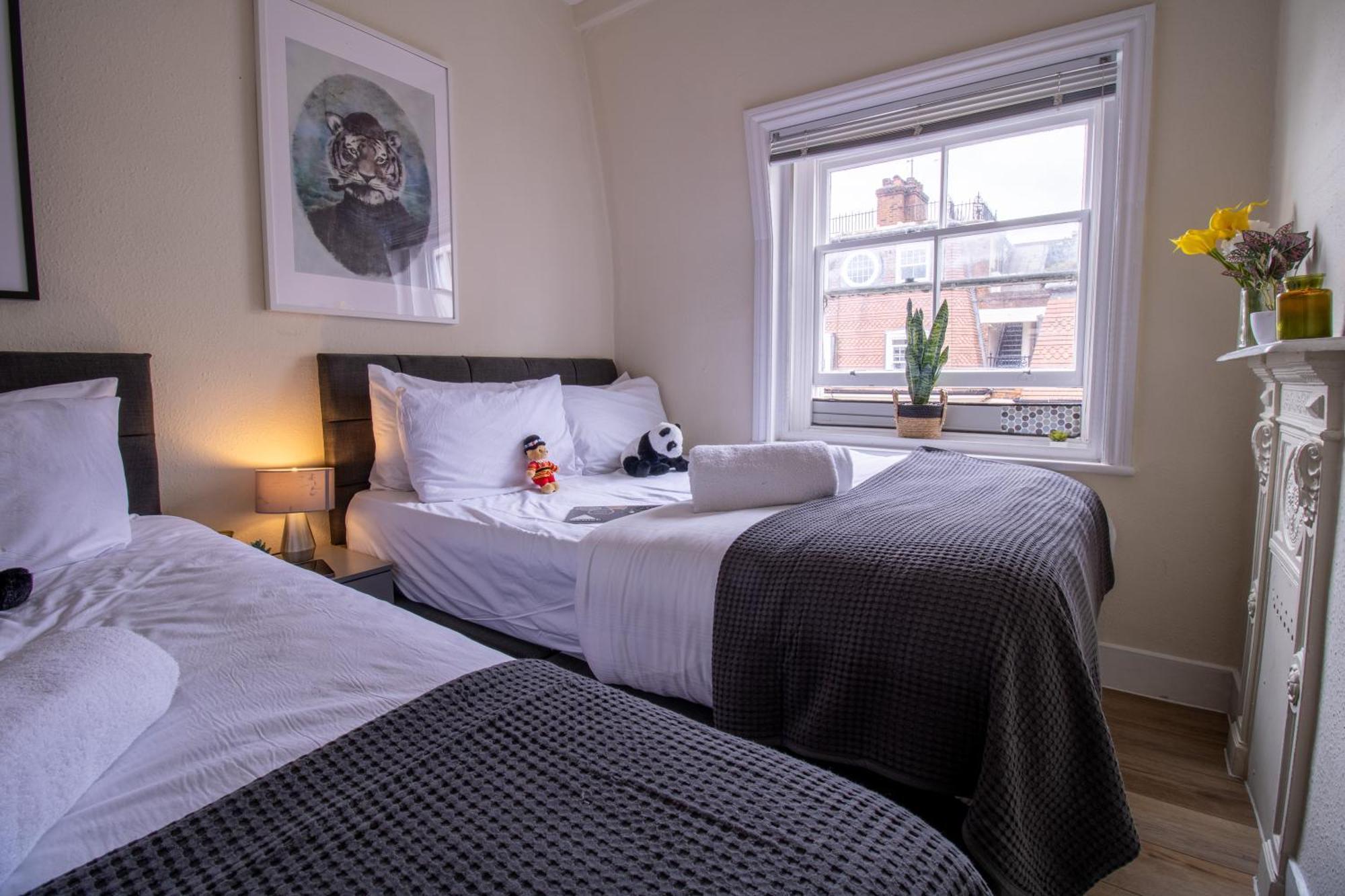Cosy 2-Bedroom Apartment In Mayfair 8Cb - 4Th Floor No Elevator Londra Esterno foto